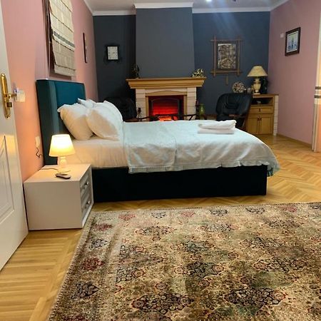 Belux Hotel Tirana Bagian luar foto