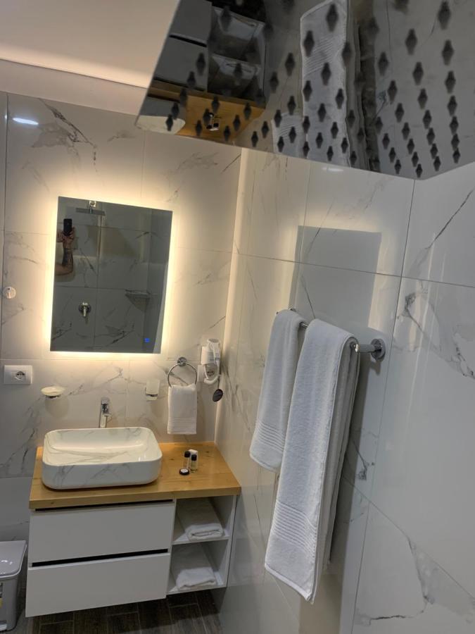 Belux Hotel Tirana Bagian luar foto