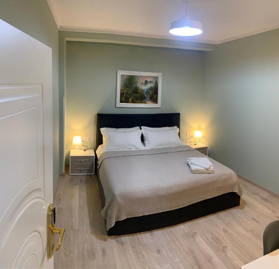 Belux Hotel Tirana Bagian luar foto
