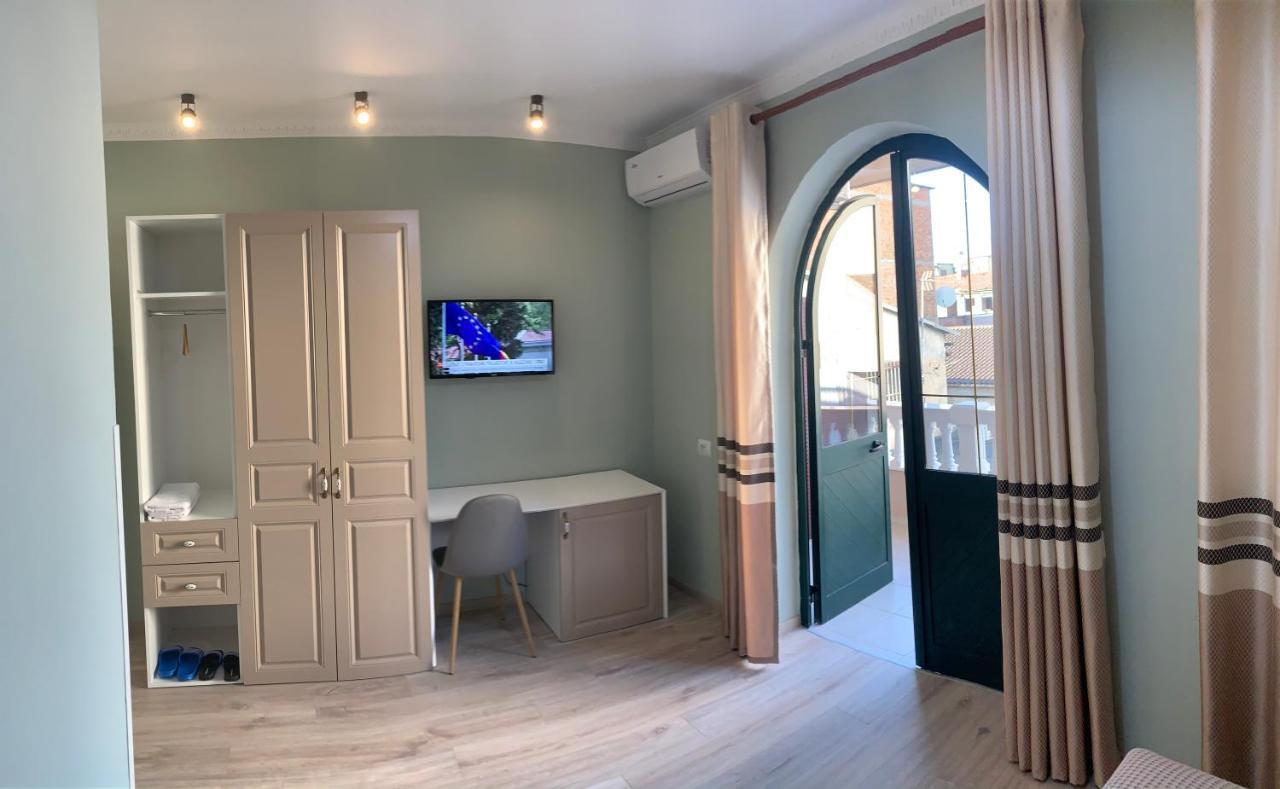 Belux Hotel Tirana Bagian luar foto